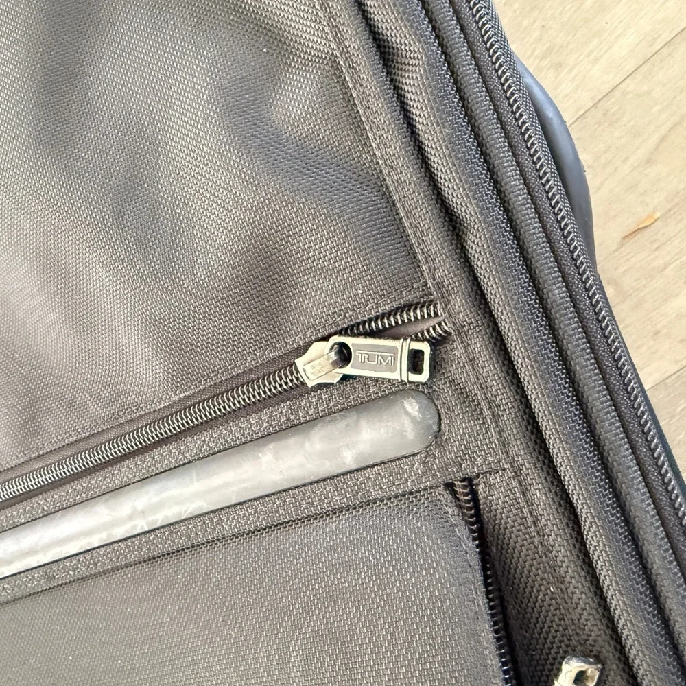 Tumi Black ‘Alpha 2’ Continental 4-Wheeled Spinner‎ Large Checkable Suitcase